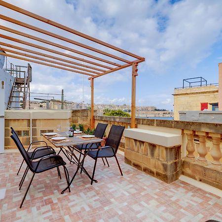 Traditional Maltese Townhouse, Roof Terrace And Views Сенглея Экстерьер фото