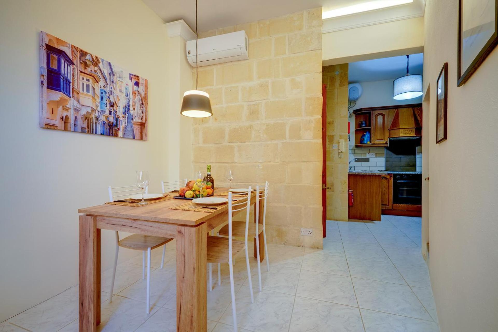 Traditional Maltese Townhouse, Roof Terrace And Views Сенглея Экстерьер фото