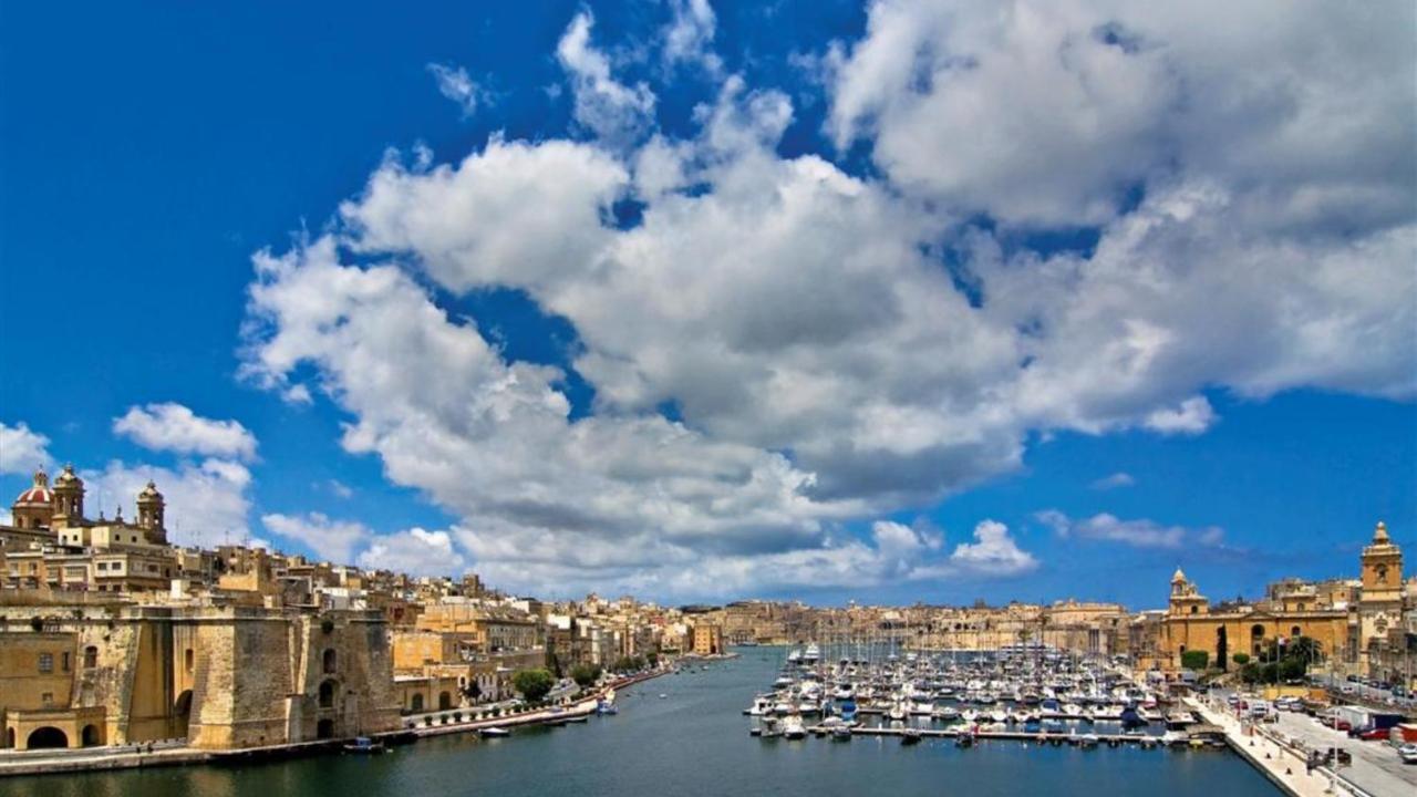 Traditional Maltese Townhouse, Roof Terrace And Views Сенглея Экстерьер фото