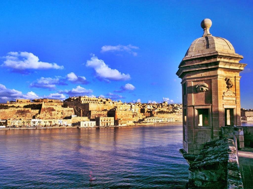 Traditional Maltese Townhouse, Roof Terrace And Views Сенглея Экстерьер фото