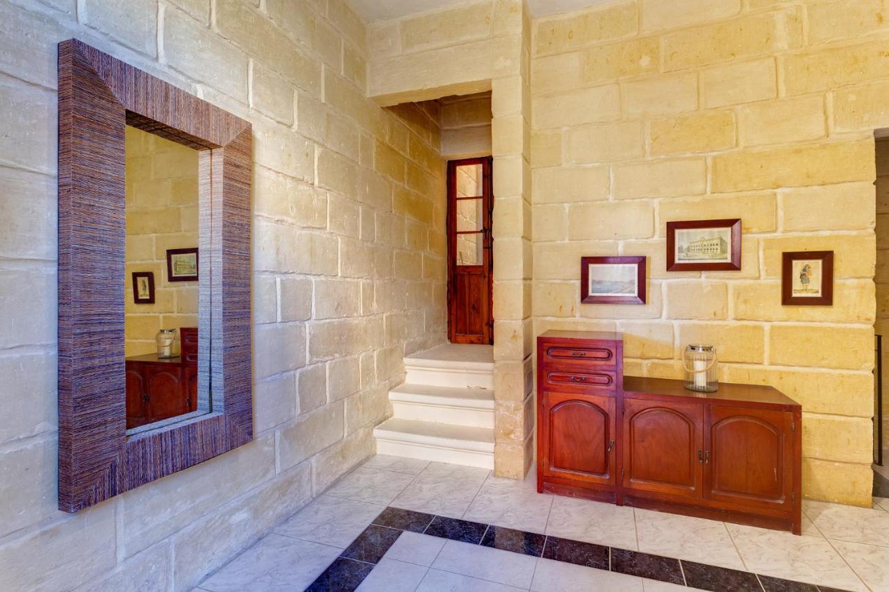 Traditional Maltese Townhouse, Roof Terrace And Views Сенглея Экстерьер фото