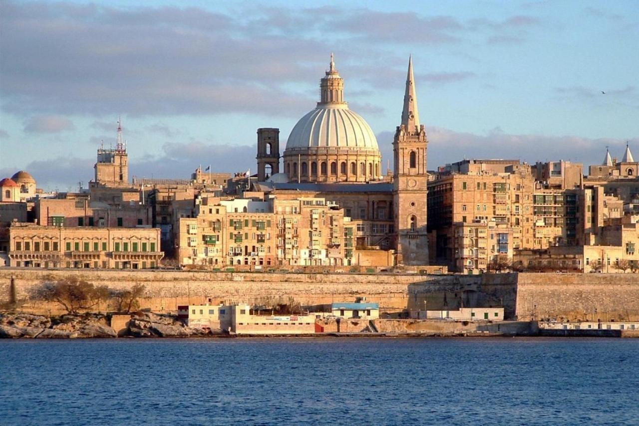 Traditional Maltese Townhouse, Roof Terrace And Views Сенглея Экстерьер фото